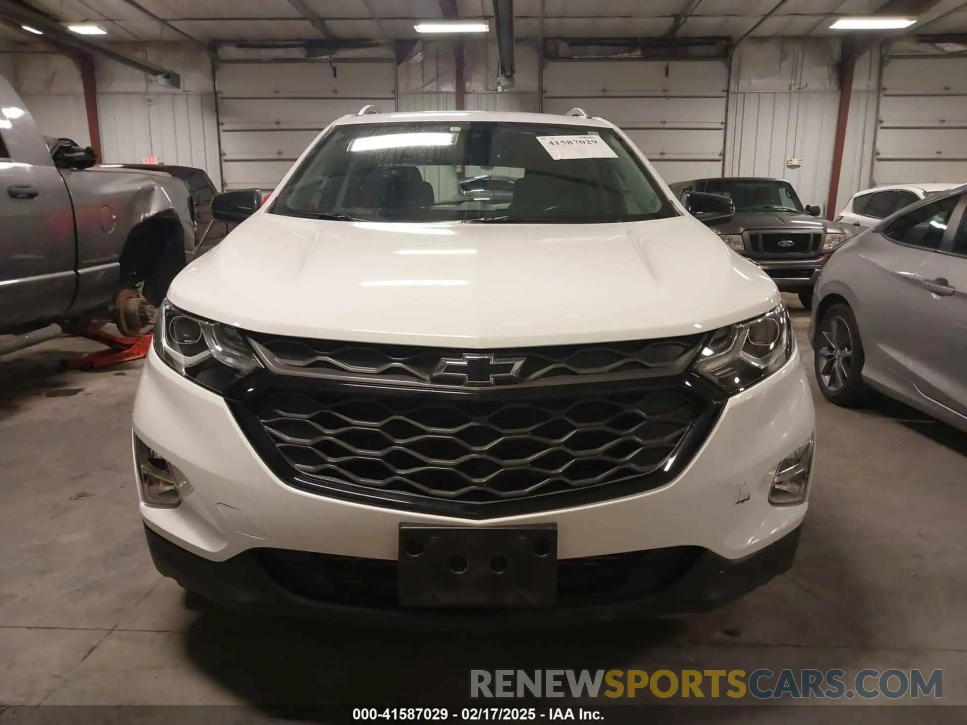 12 Photograph of a damaged car 2GNAXYEX2L6128313 CHEVROLET EQUINOX 2020
