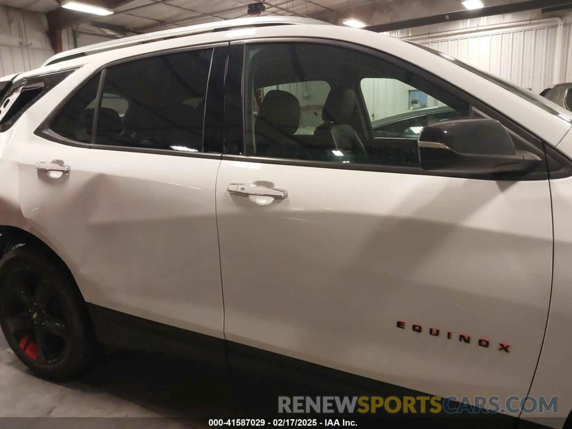 13 Photograph of a damaged car 2GNAXYEX2L6128313 CHEVROLET EQUINOX 2020