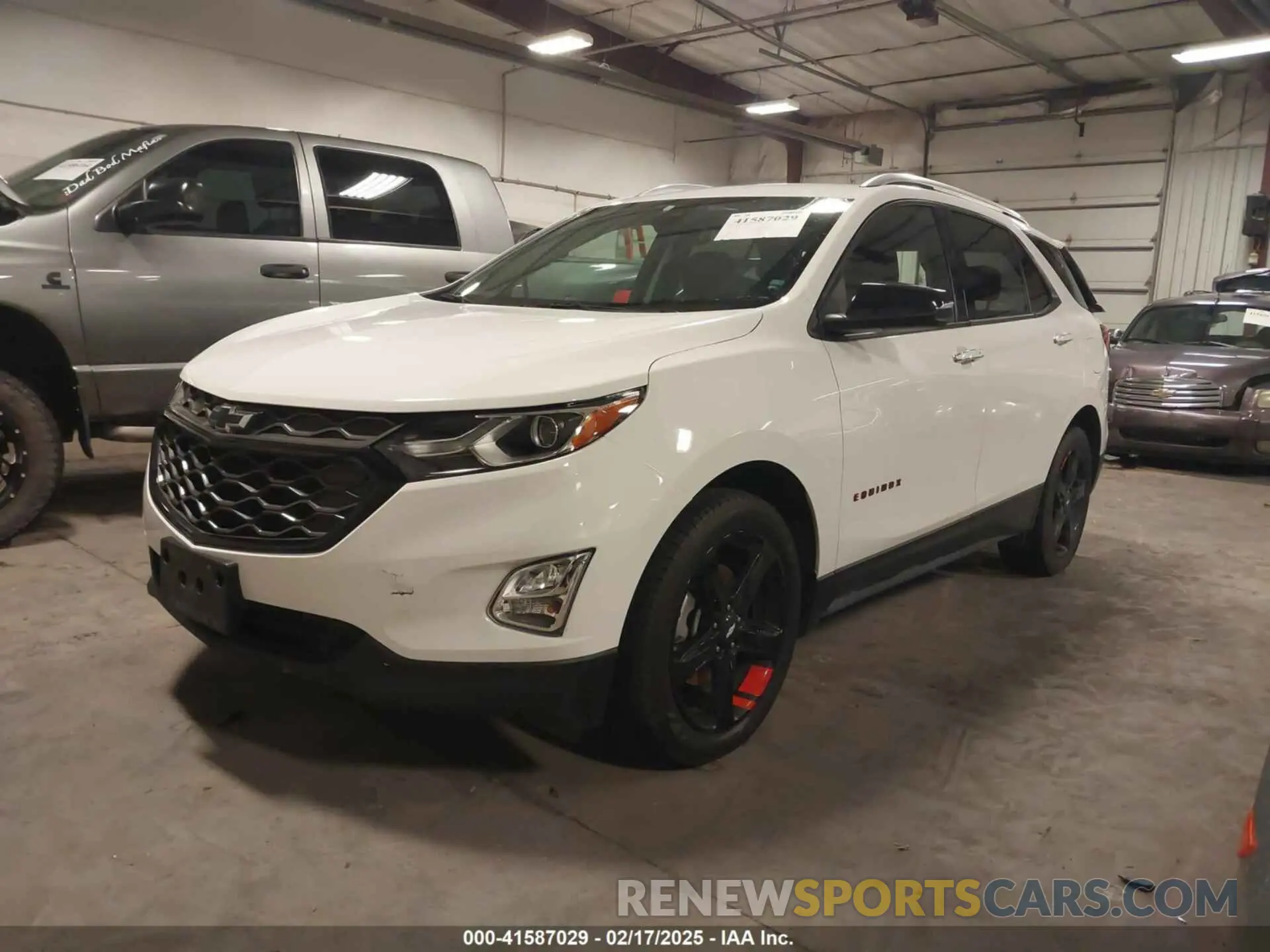 2 Photograph of a damaged car 2GNAXYEX2L6128313 CHEVROLET EQUINOX 2020