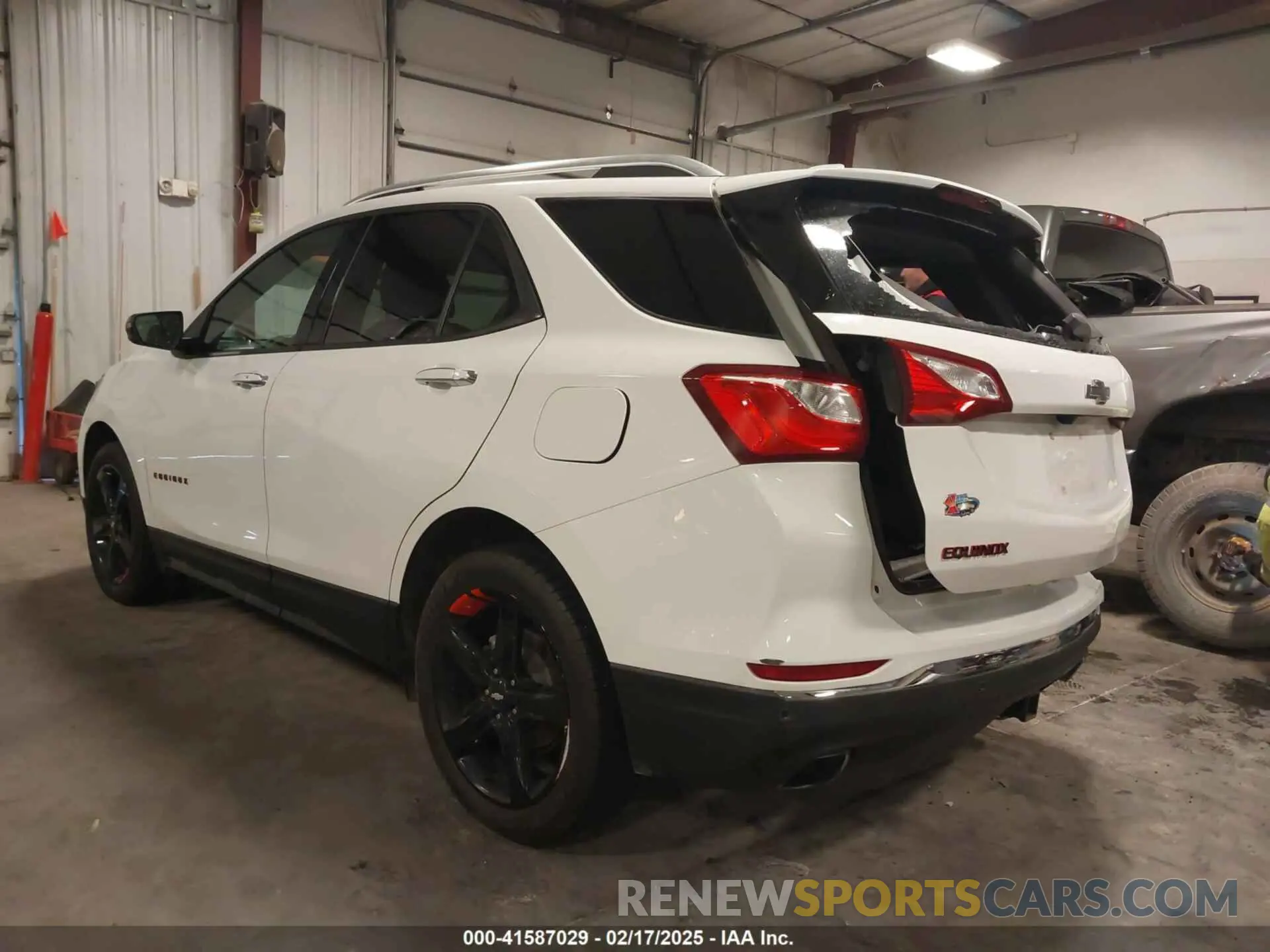 3 Photograph of a damaged car 2GNAXYEX2L6128313 CHEVROLET EQUINOX 2020