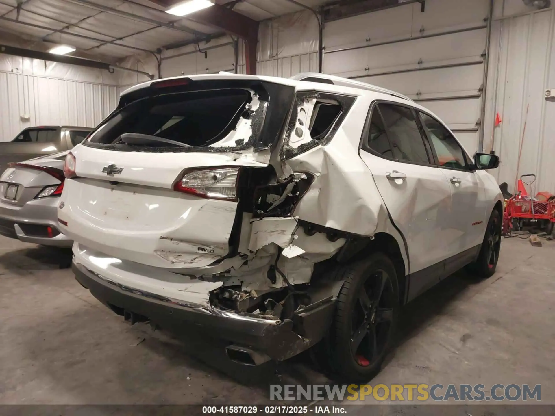 4 Photograph of a damaged car 2GNAXYEX2L6128313 CHEVROLET EQUINOX 2020