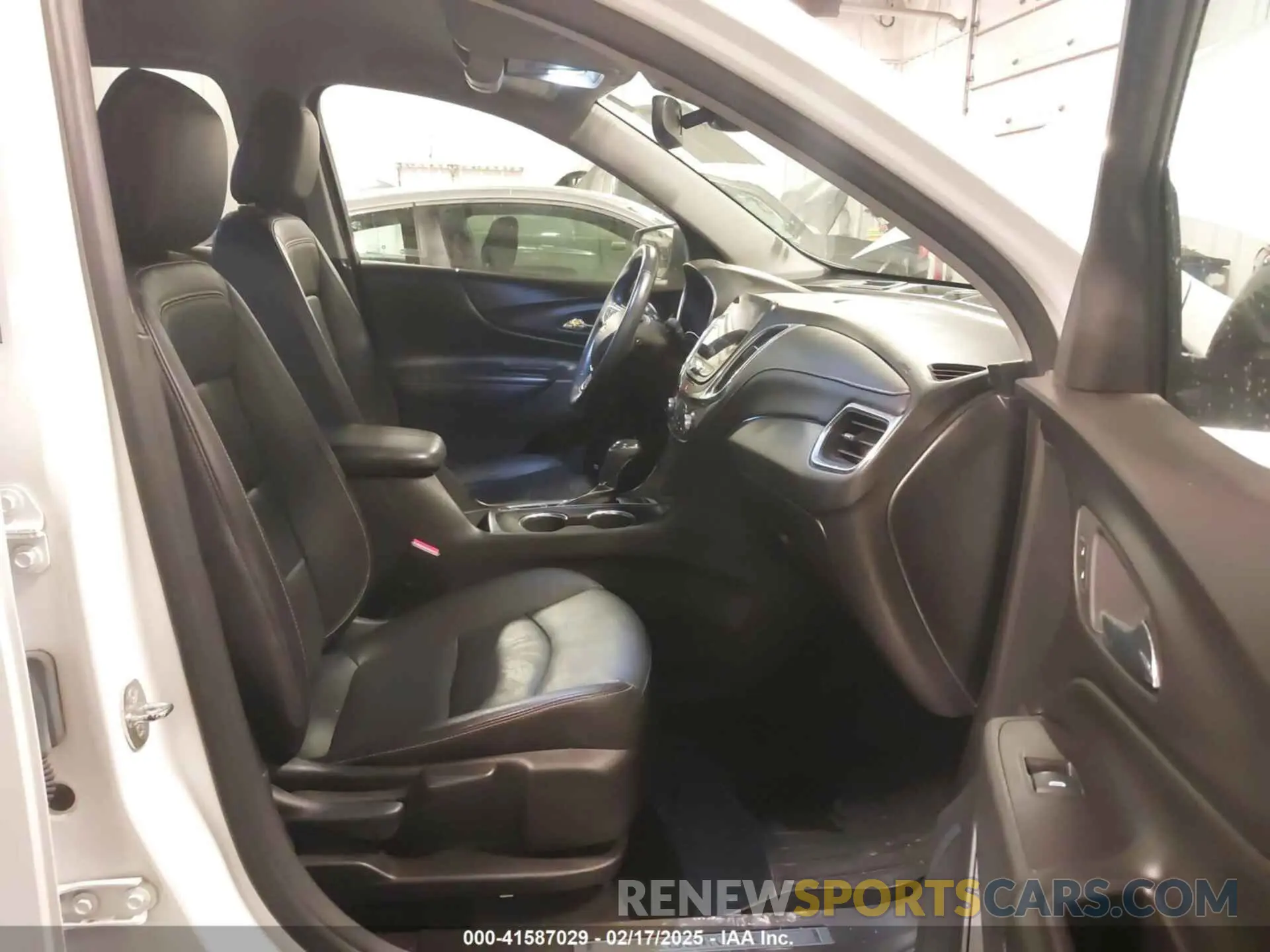 5 Photograph of a damaged car 2GNAXYEX2L6128313 CHEVROLET EQUINOX 2020