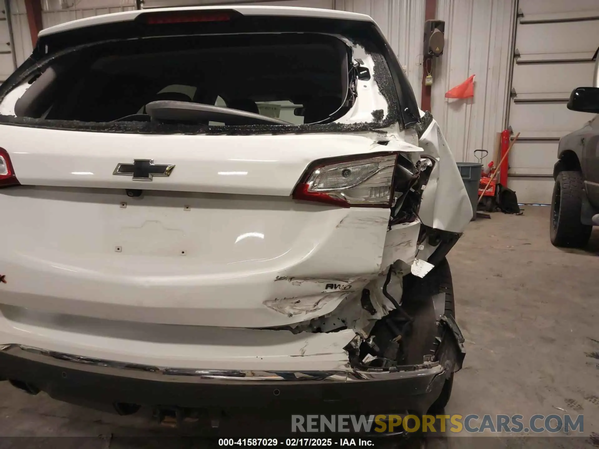 6 Photograph of a damaged car 2GNAXYEX2L6128313 CHEVROLET EQUINOX 2020