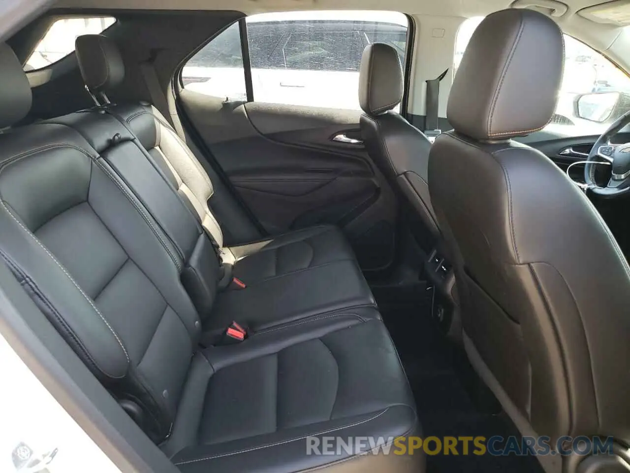 11 Photograph of a damaged car 2GNAXYEX2L6186695 CHEVROLET EQUINOX 2020