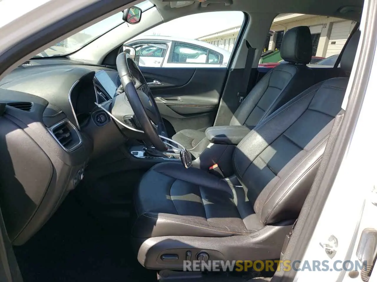 7 Photograph of a damaged car 2GNAXYEX2L6186695 CHEVROLET EQUINOX 2020