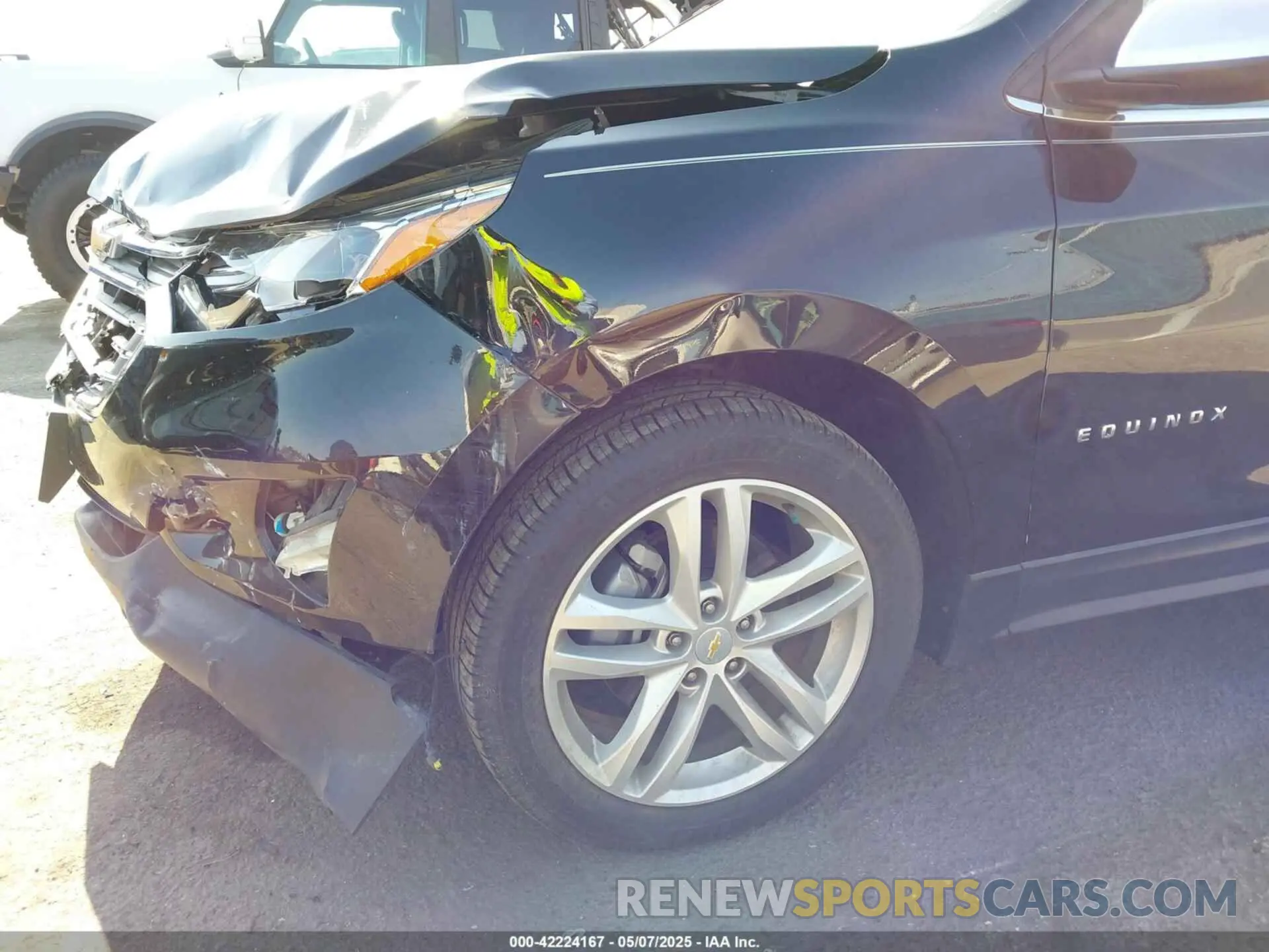 18 Photograph of a damaged car 2GNAXYEX4L6156811 CHEVROLET EQUINOX 2020