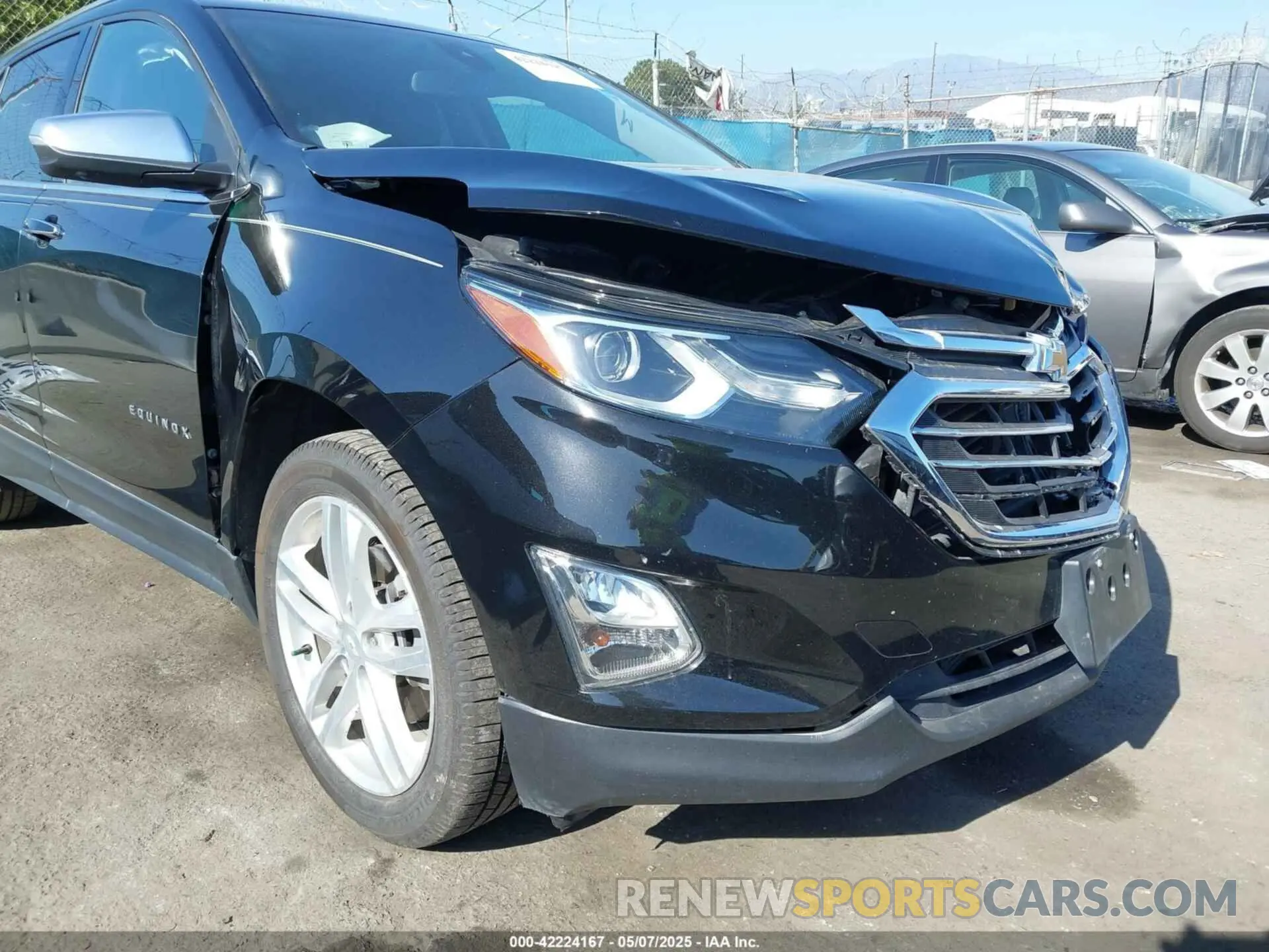 19 Photograph of a damaged car 2GNAXYEX4L6156811 CHEVROLET EQUINOX 2020