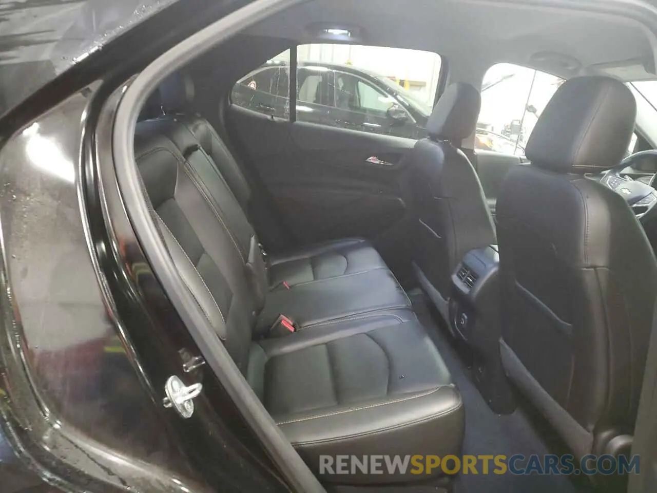 11 Photograph of a damaged car 2GNAXYEX5L6157692 CHEVROLET EQUINOX 2020