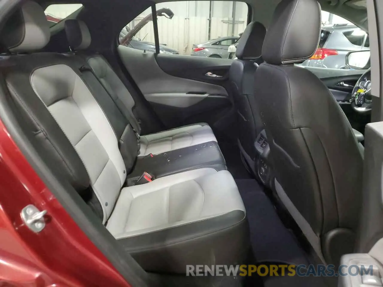 11 Photograph of a damaged car 2GNAXYEX5L6232844 CHEVROLET EQUINOX 2020