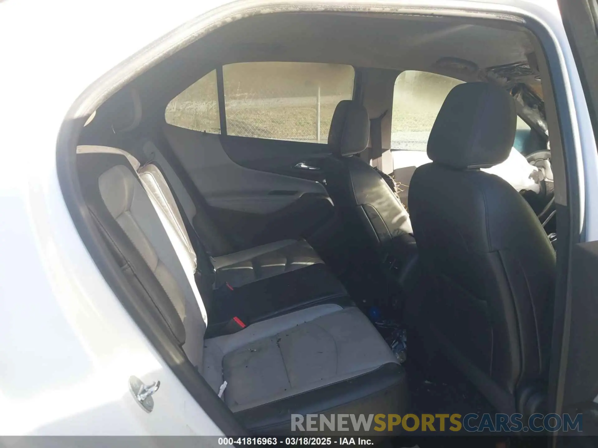 8 Photograph of a damaged car 2GNAXYEX7L6157497 CHEVROLET EQUINOX 2020