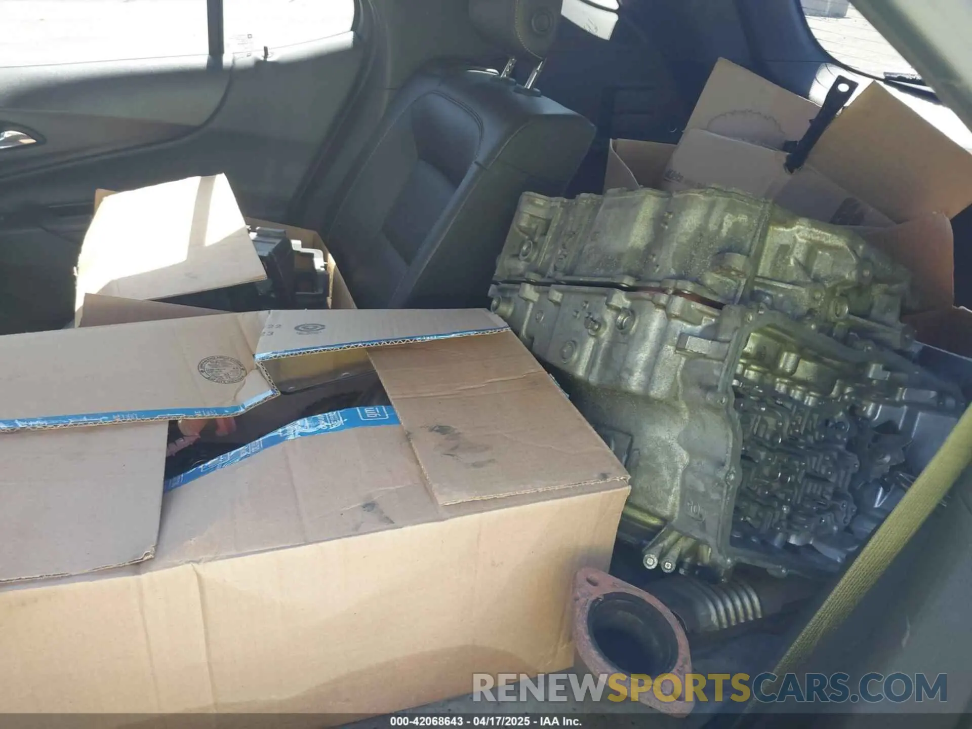 12 Photograph of a damaged car 2GNAXYEX8L6249752 CHEVROLET EQUINOX 2020