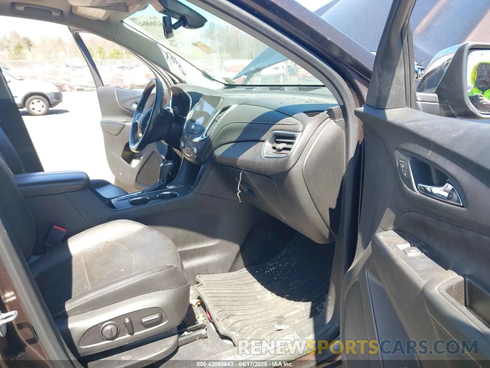 5 Photograph of a damaged car 2GNAXYEX8L6249752 CHEVROLET EQUINOX 2020
