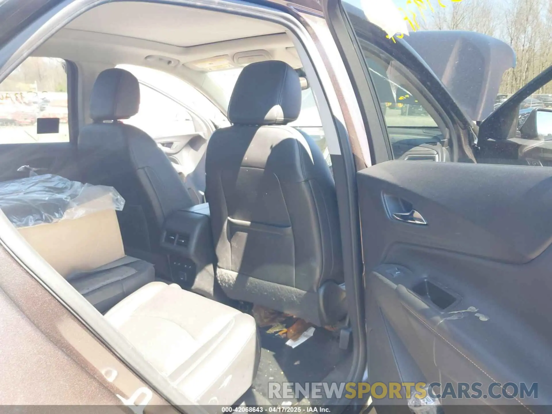 8 Photograph of a damaged car 2GNAXYEX8L6249752 CHEVROLET EQUINOX 2020
