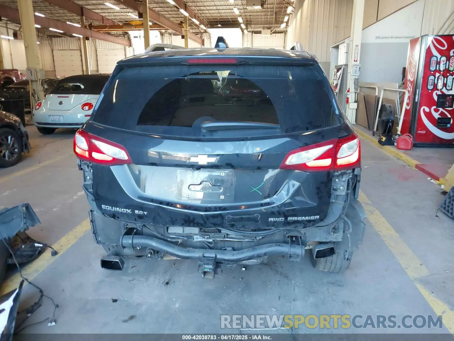 17 Photograph of a damaged car 2GNAXYEXXL6186797 CHEVROLET EQUINOX 2020
