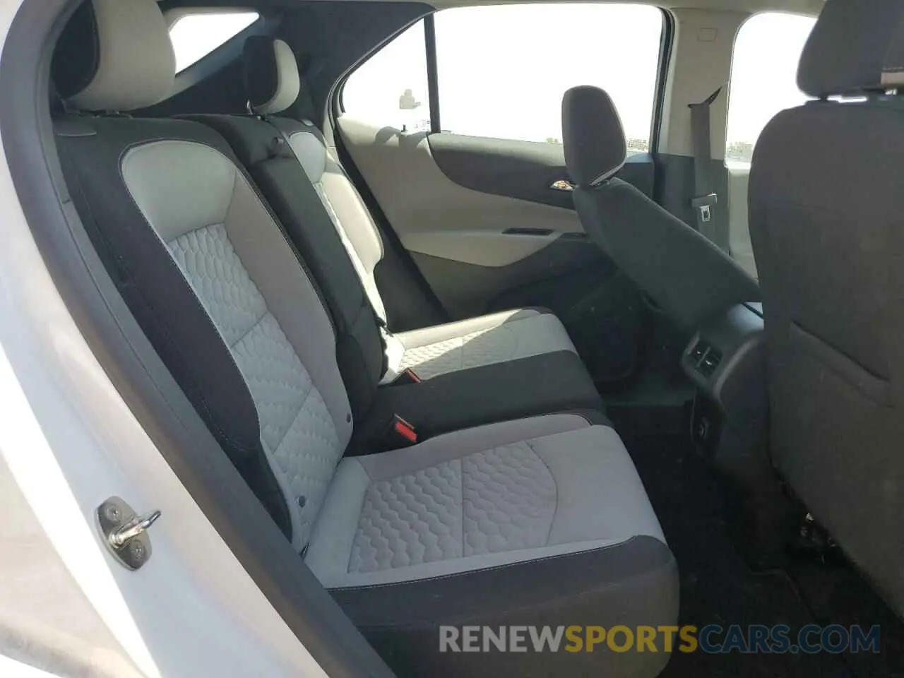 11 Photograph of a damaged car 3GNAX5EV7LS546283 CHEVROLET EQUINOX 2020