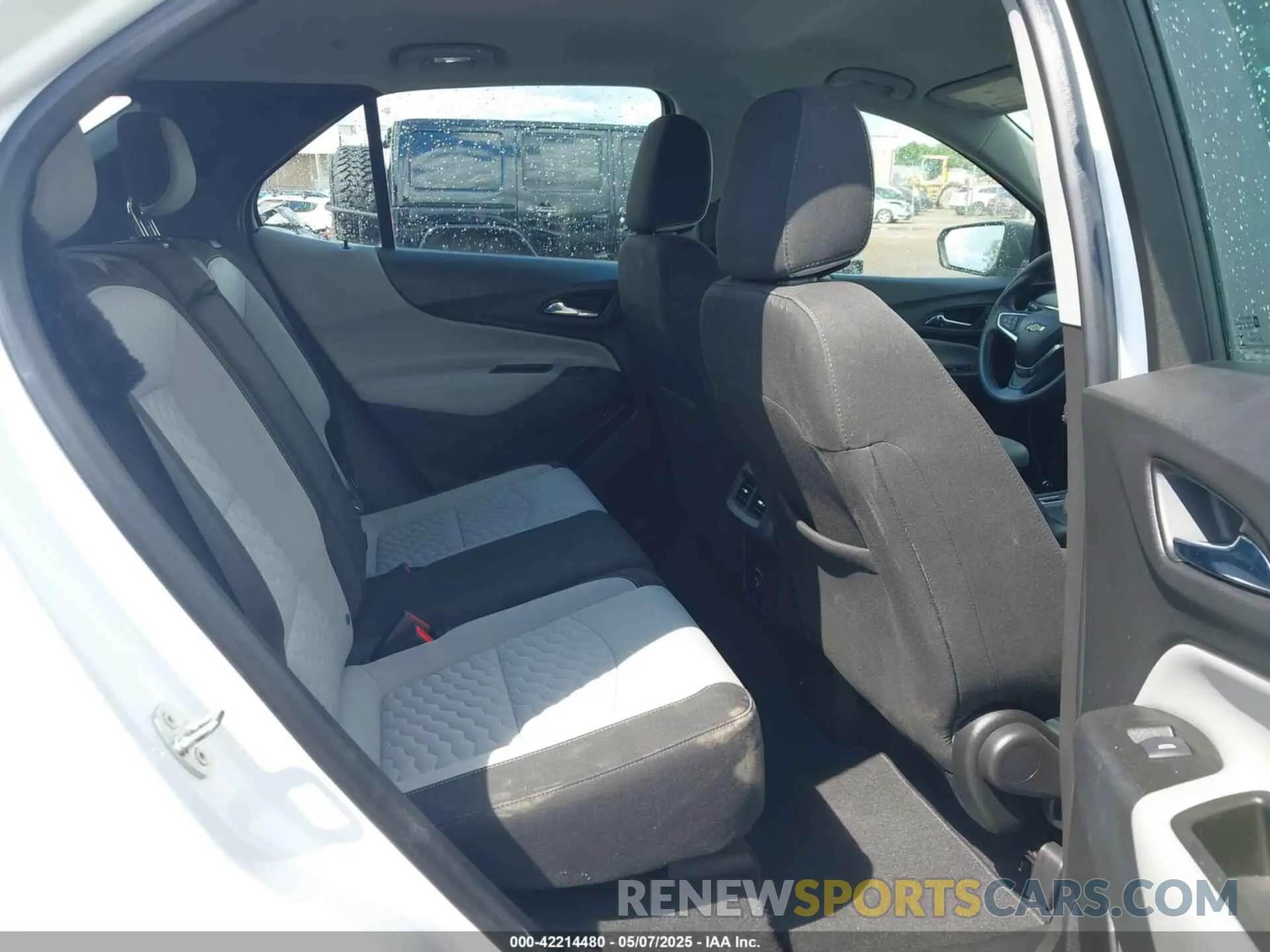 8 Photograph of a damaged car 3GNAXFEV0LS654136 CHEVROLET EQUINOX 2020