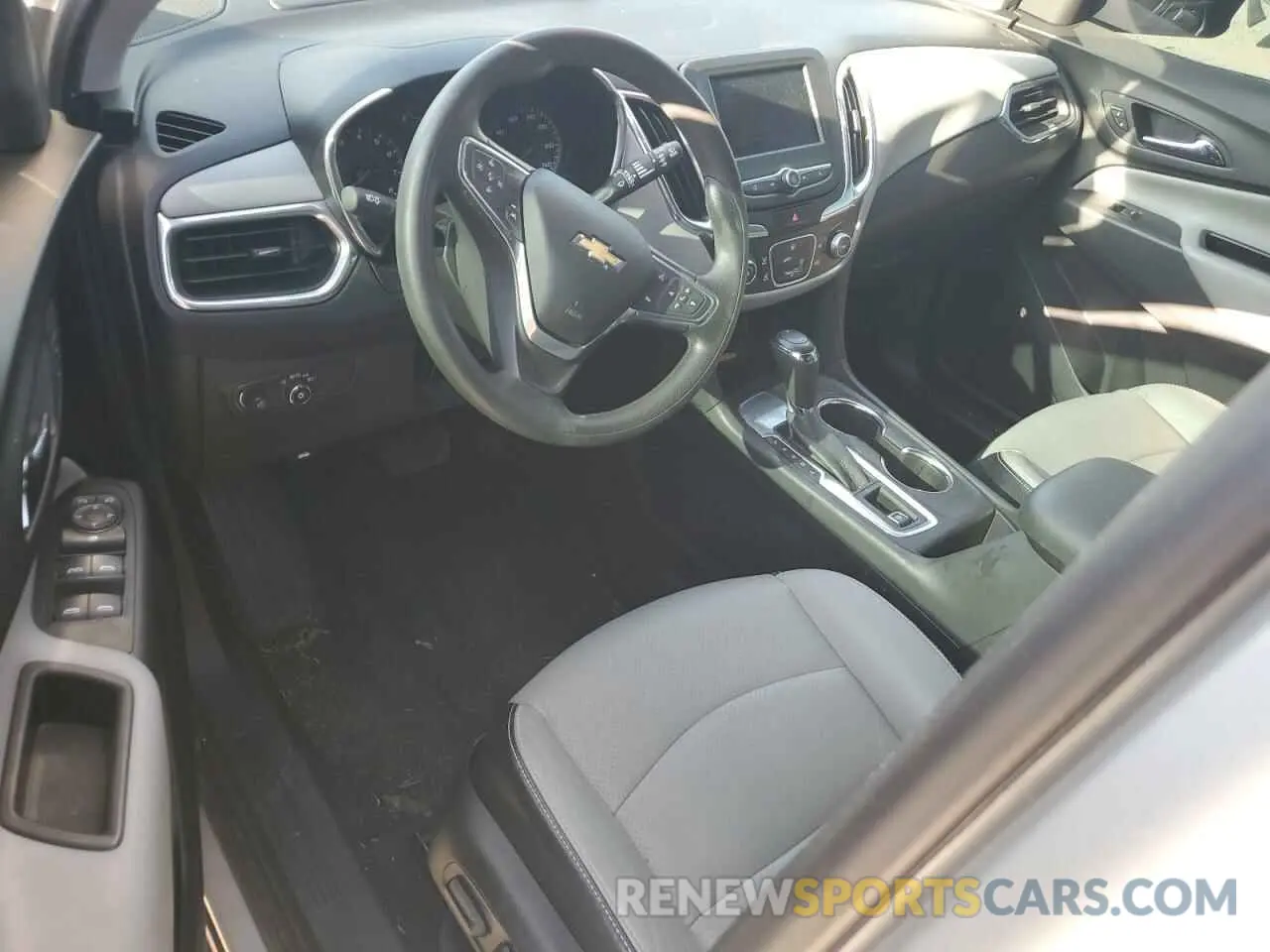 8 Photograph of a damaged car 3GNAXHEV0LS553125 CHEVROLET EQUINOX 2020