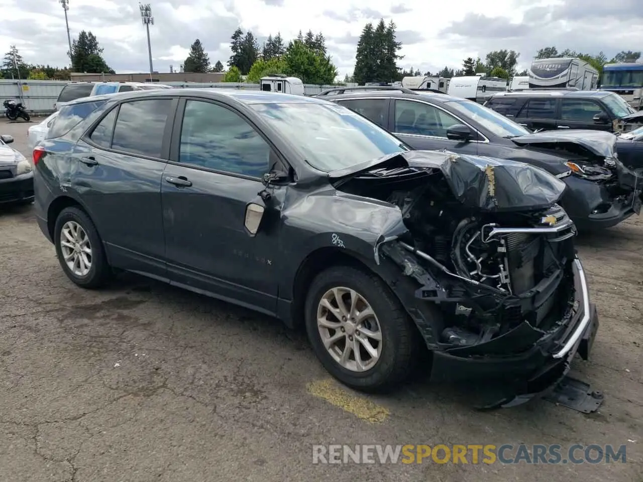 4 Photograph of a damaged car 3GNAXHEV0LS560673 CHEVROLET EQUINOX 2020