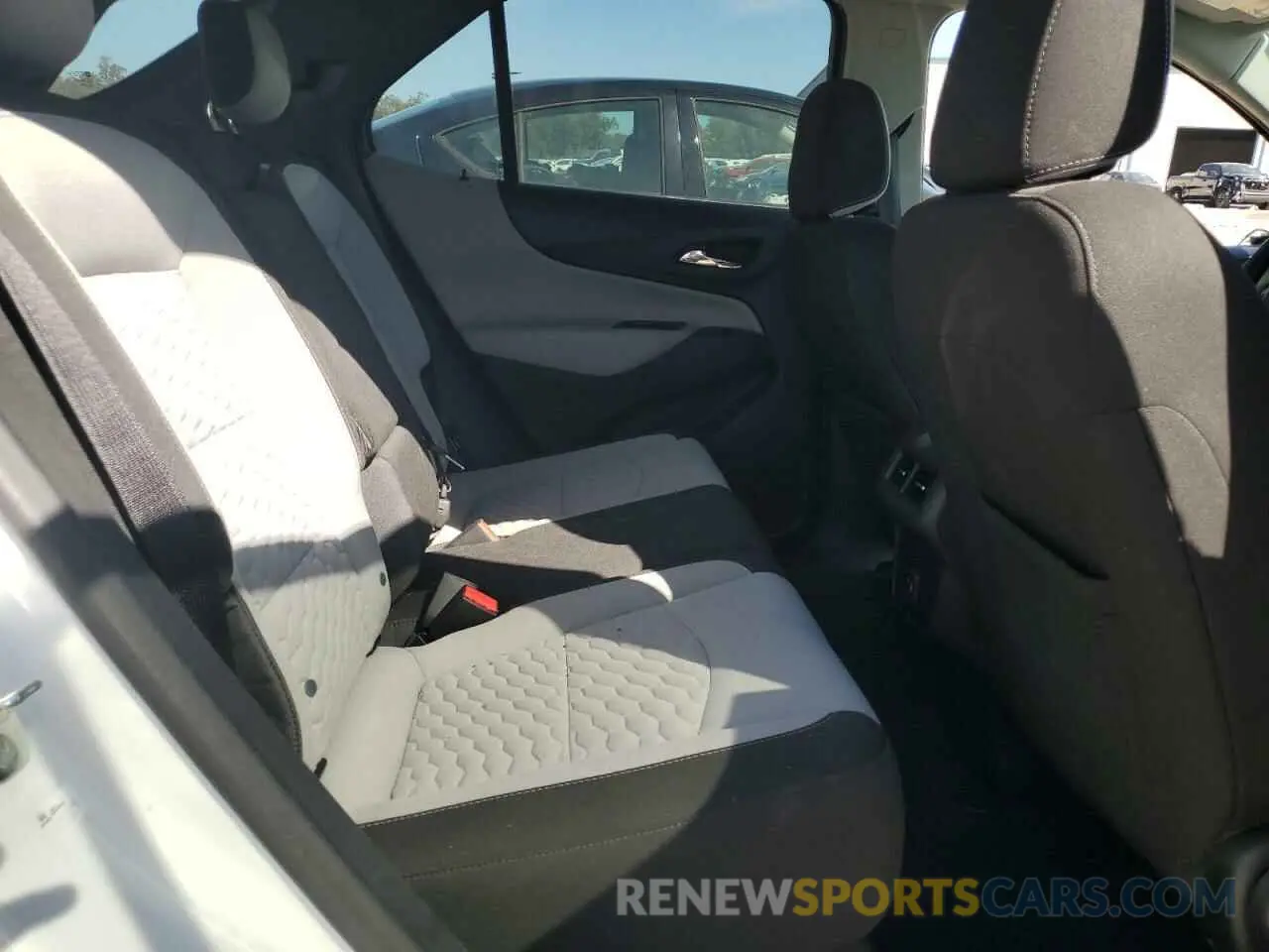 11 Photograph of a damaged car 3GNAXHEV0LS702746 CHEVROLET EQUINOX 2020
