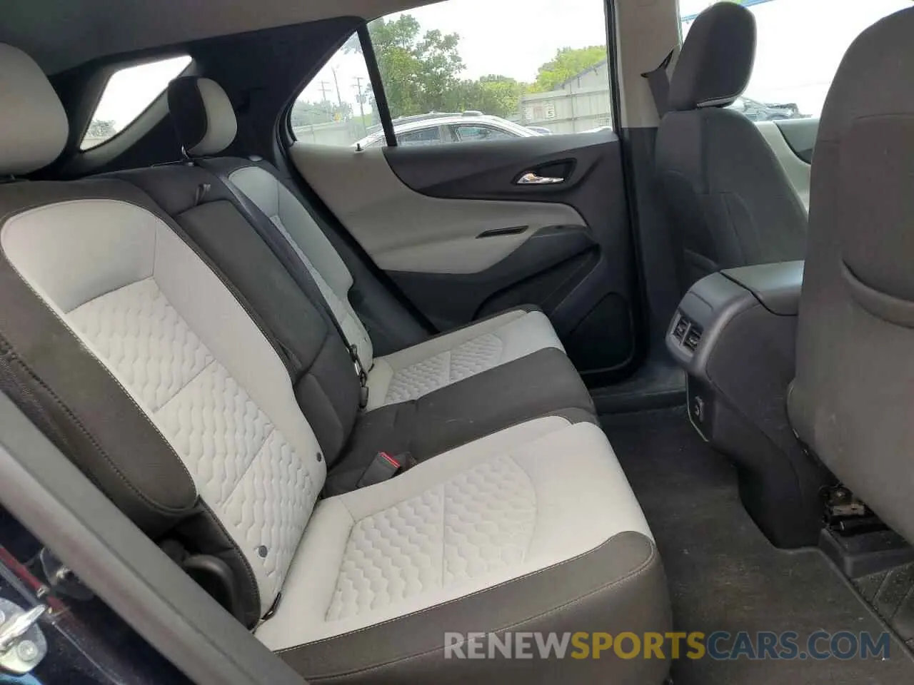 11 Photograph of a damaged car 3GNAXHEV0LS702908 CHEVROLET EQUINOX 2020