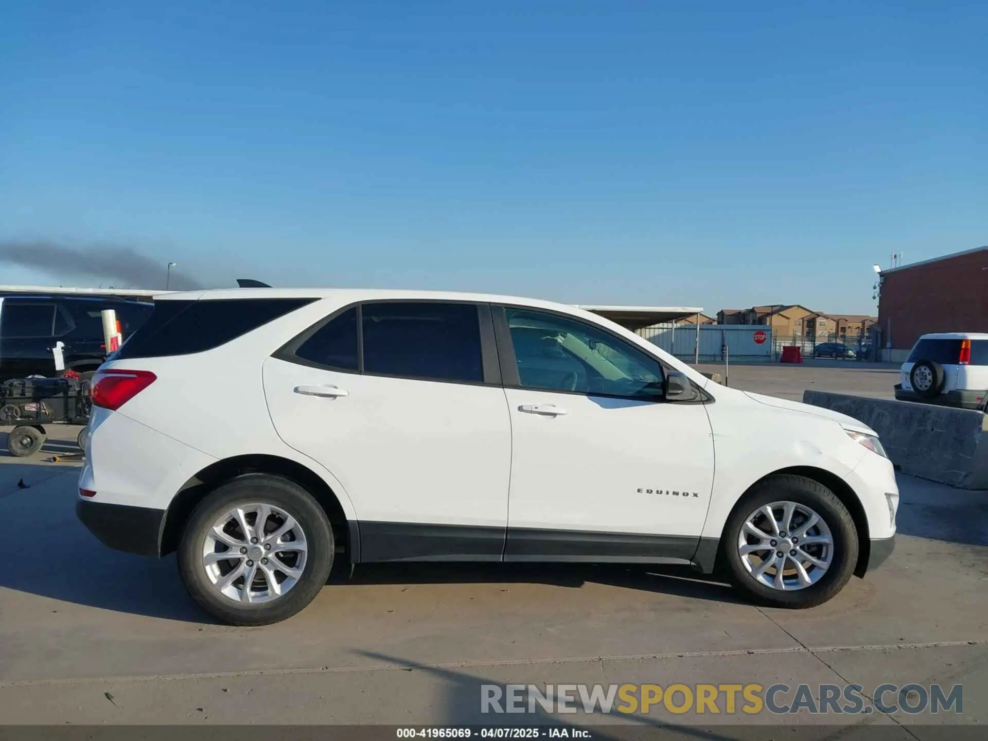 13 Photograph of a damaged car 3GNAXHEV0LS703895 CHEVROLET EQUINOX 2020