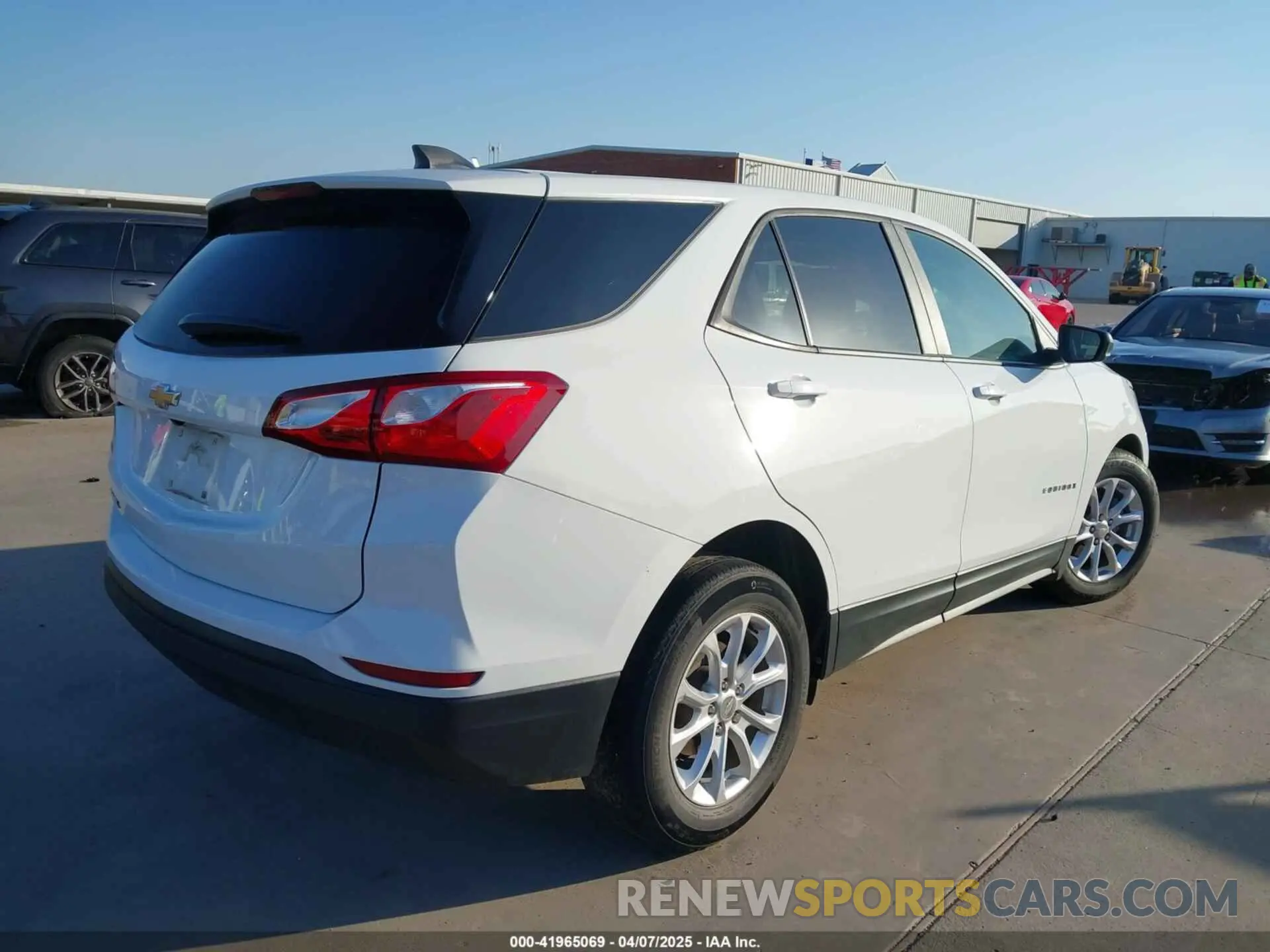 4 Photograph of a damaged car 3GNAXHEV0LS703895 CHEVROLET EQUINOX 2020