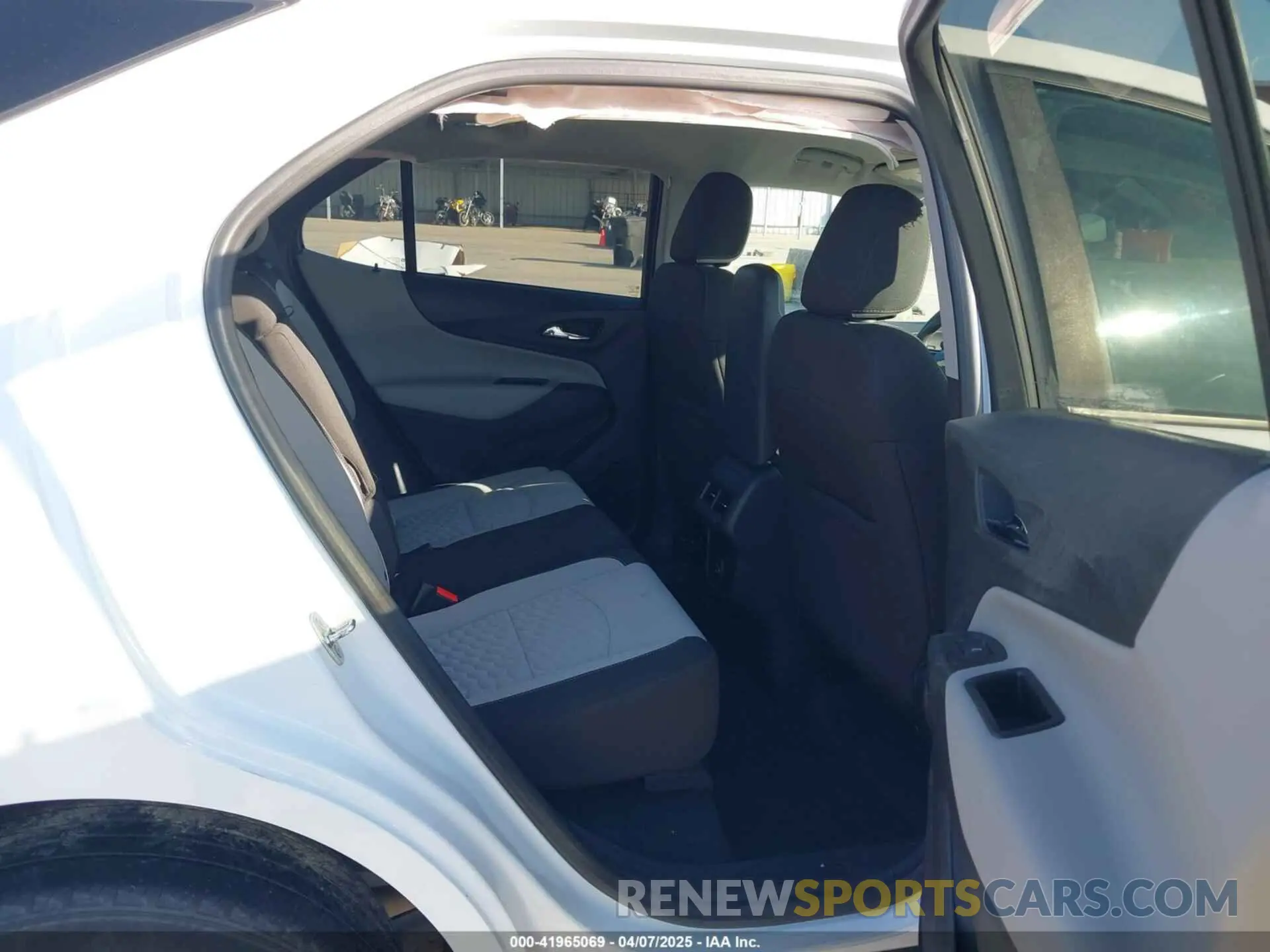 8 Photograph of a damaged car 3GNAXHEV0LS703895 CHEVROLET EQUINOX 2020