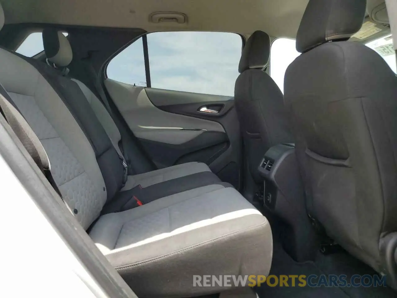 11 Photograph of a damaged car 3GNAXHEV0LS717411 CHEVROLET EQUINOX 2020