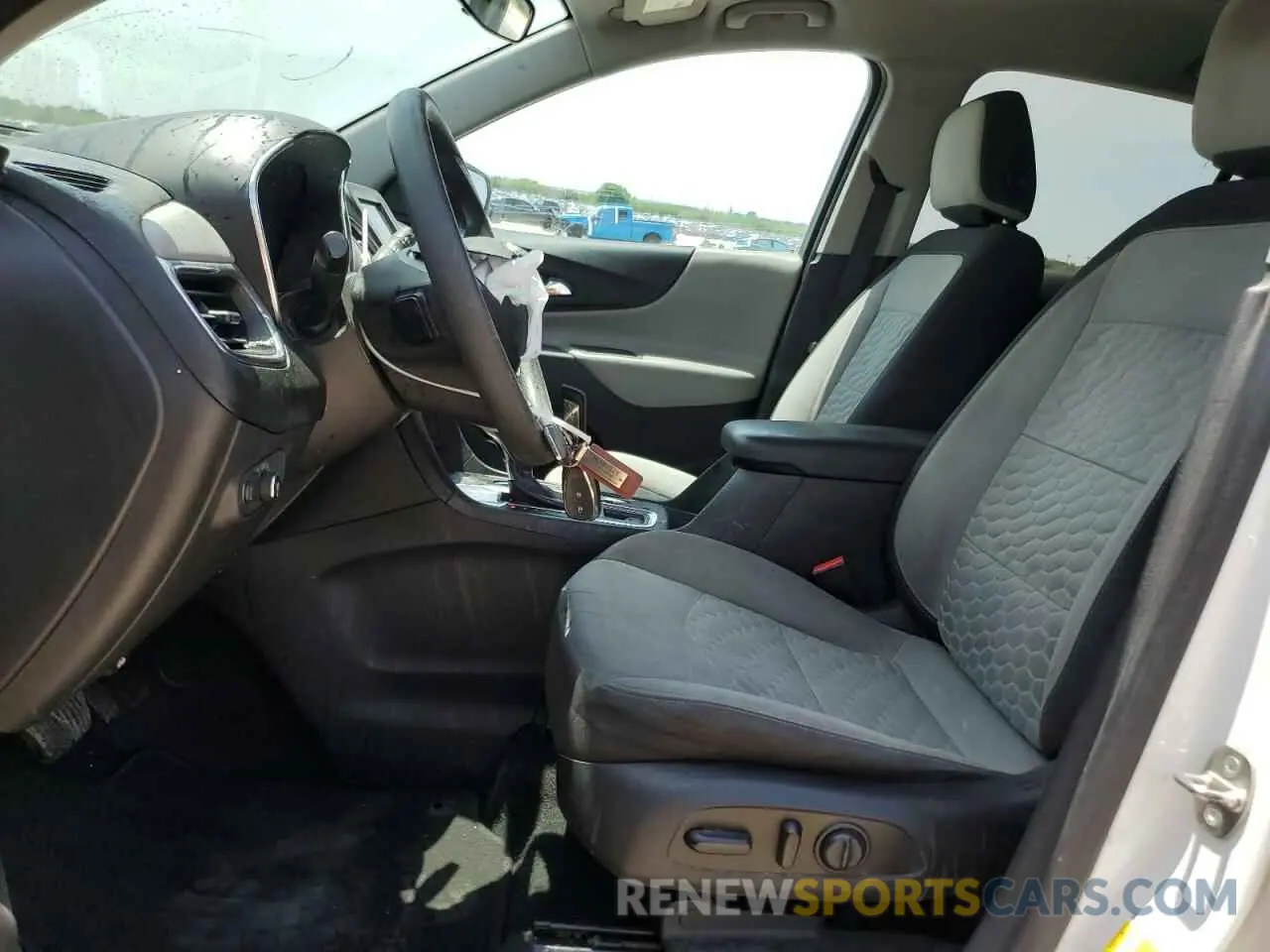 7 Photograph of a damaged car 3GNAXHEV0LS717411 CHEVROLET EQUINOX 2020