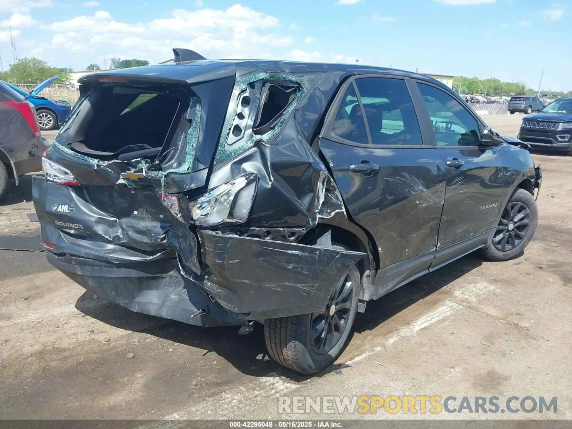 4 Photograph of a damaged car 3GNAXHEV1LS553151 CHEVROLET EQUINOX 2020