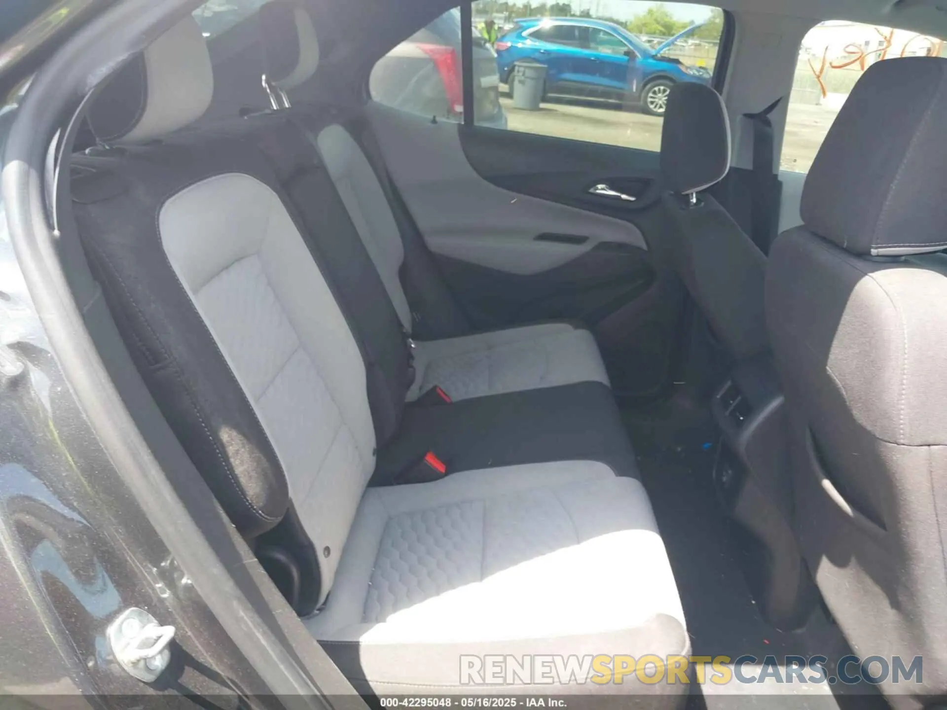 8 Photograph of a damaged car 3GNAXHEV1LS553151 CHEVROLET EQUINOX 2020