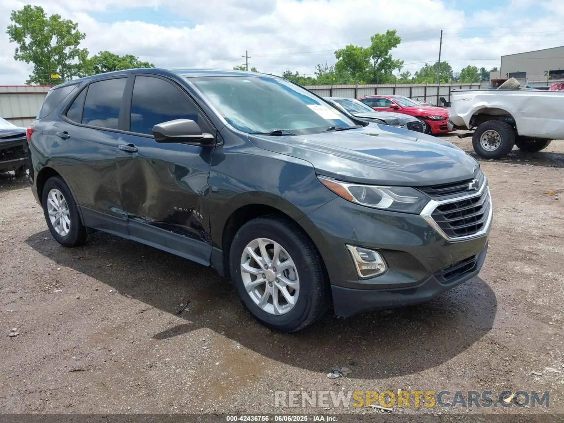 1 Photograph of a damaged car 3GNAXHEV1LS653668 CHEVROLET EQUINOX 2020