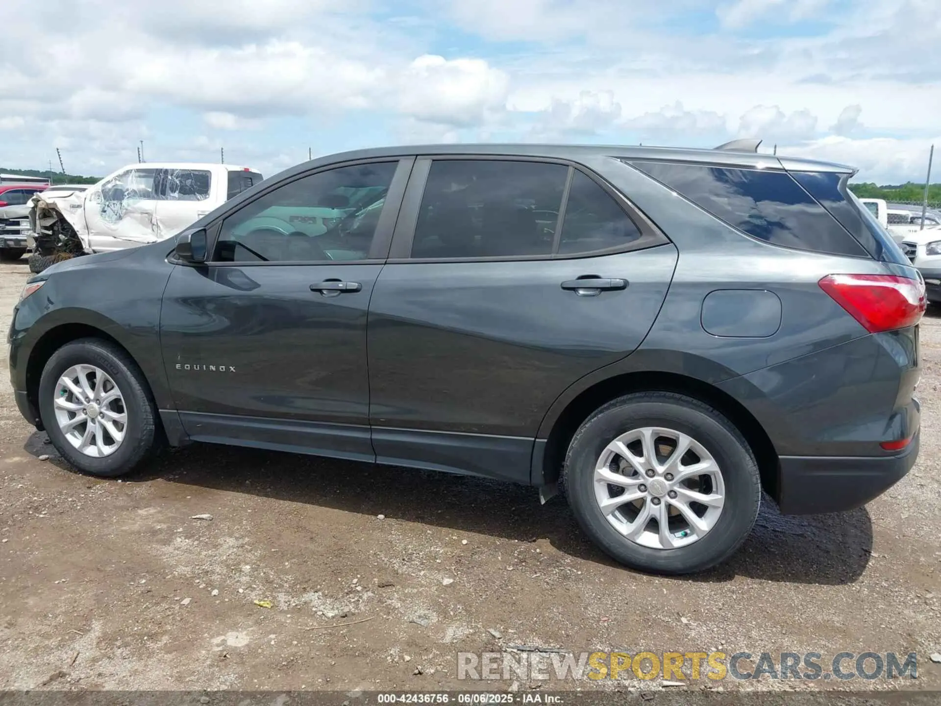 14 Photograph of a damaged car 3GNAXHEV1LS653668 CHEVROLET EQUINOX 2020