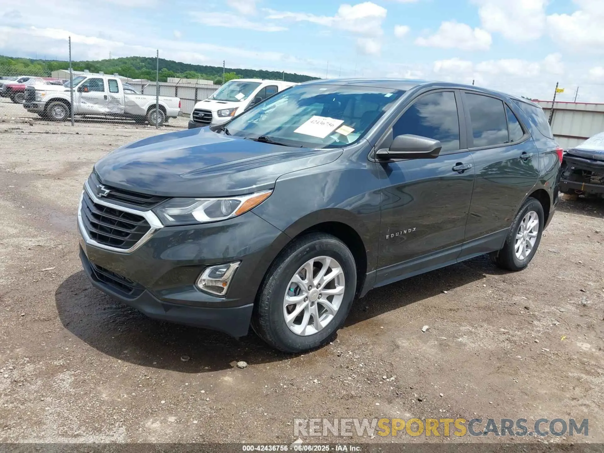2 Photograph of a damaged car 3GNAXHEV1LS653668 CHEVROLET EQUINOX 2020