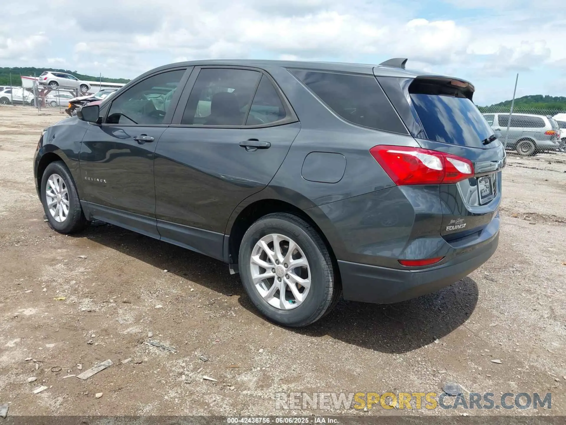 3 Photograph of a damaged car 3GNAXHEV1LS653668 CHEVROLET EQUINOX 2020