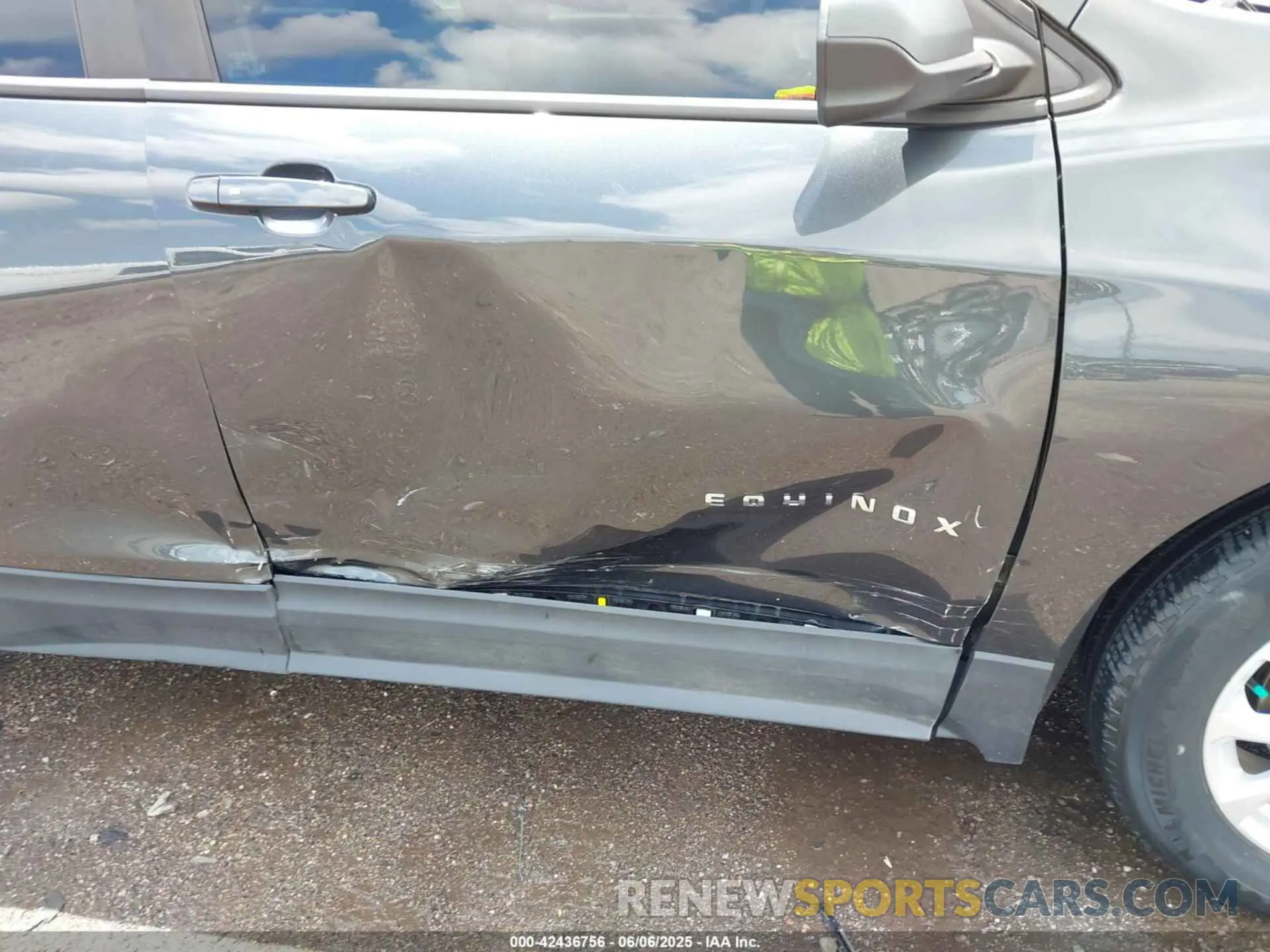 6 Photograph of a damaged car 3GNAXHEV1LS653668 CHEVROLET EQUINOX 2020