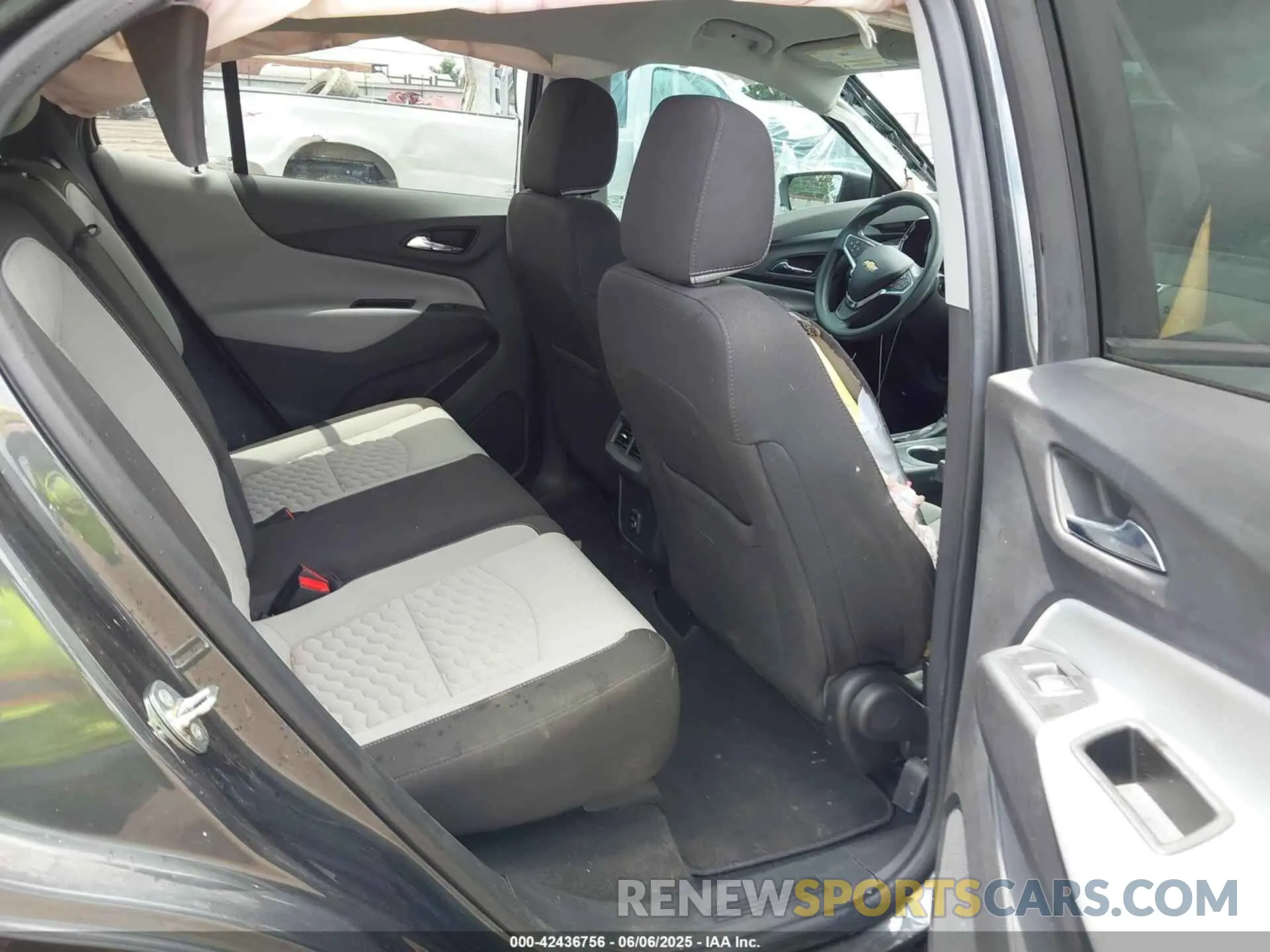 8 Photograph of a damaged car 3GNAXHEV1LS653668 CHEVROLET EQUINOX 2020