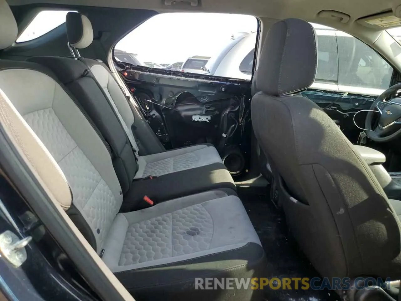 10 Photograph of a damaged car 3GNAXHEV1LS672835 CHEVROLET EQUINOX 2020