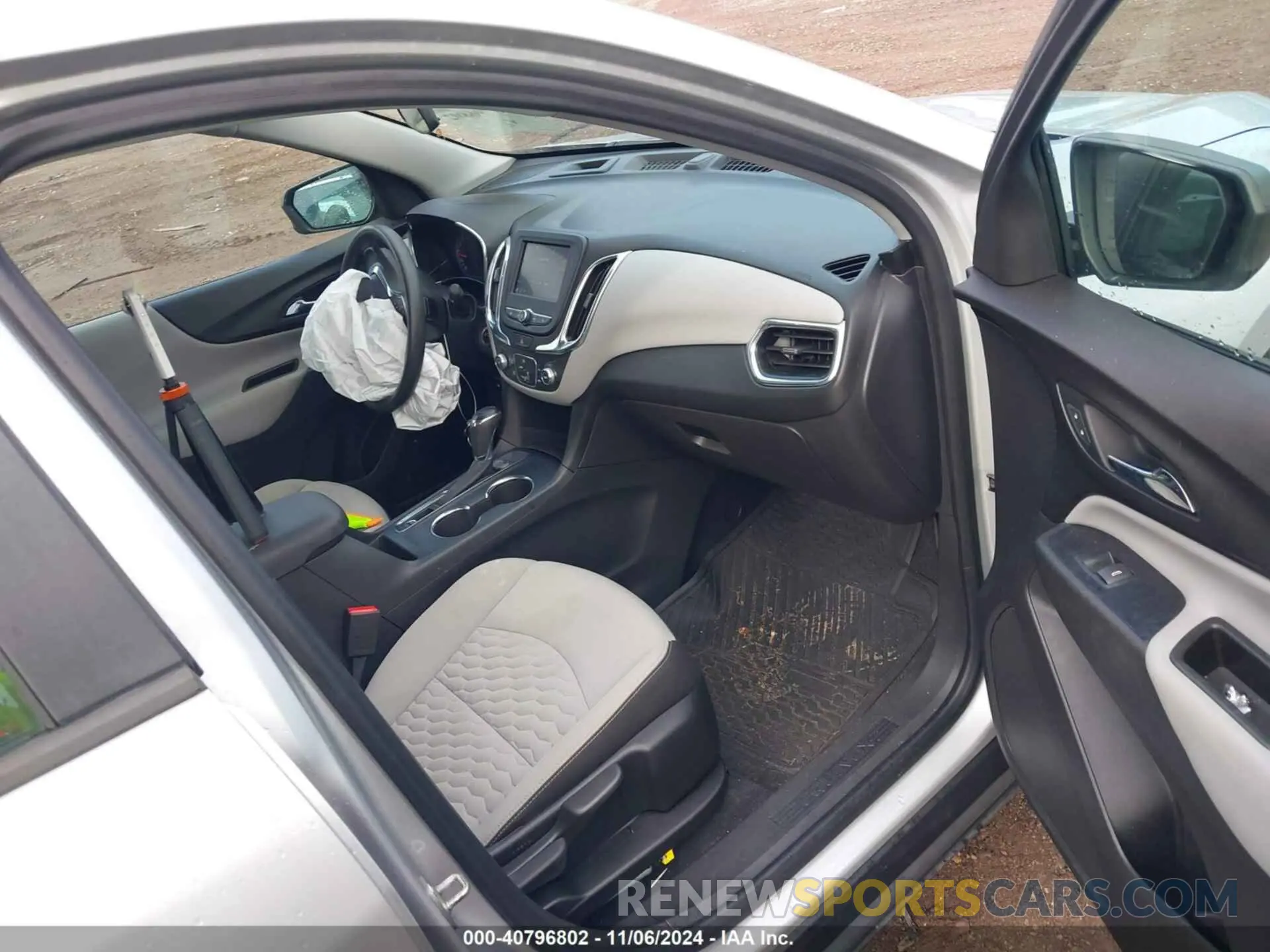 5 Photograph of a damaged car 3GNAXHEV2LS538092 CHEVROLET EQUINOX 2020