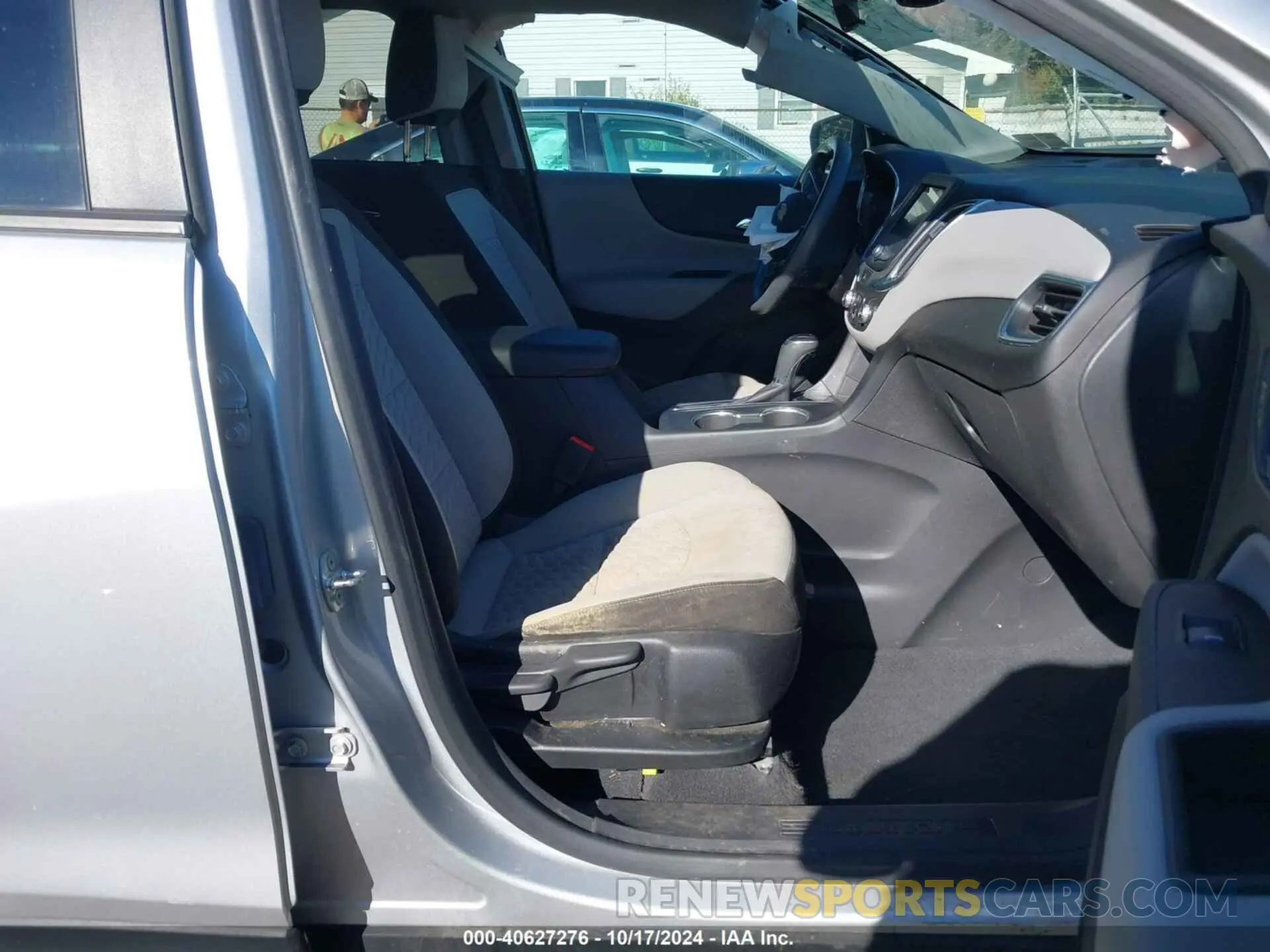 5 Photograph of a damaged car 3GNAXHEV2LS558083 CHEVROLET EQUINOX 2020