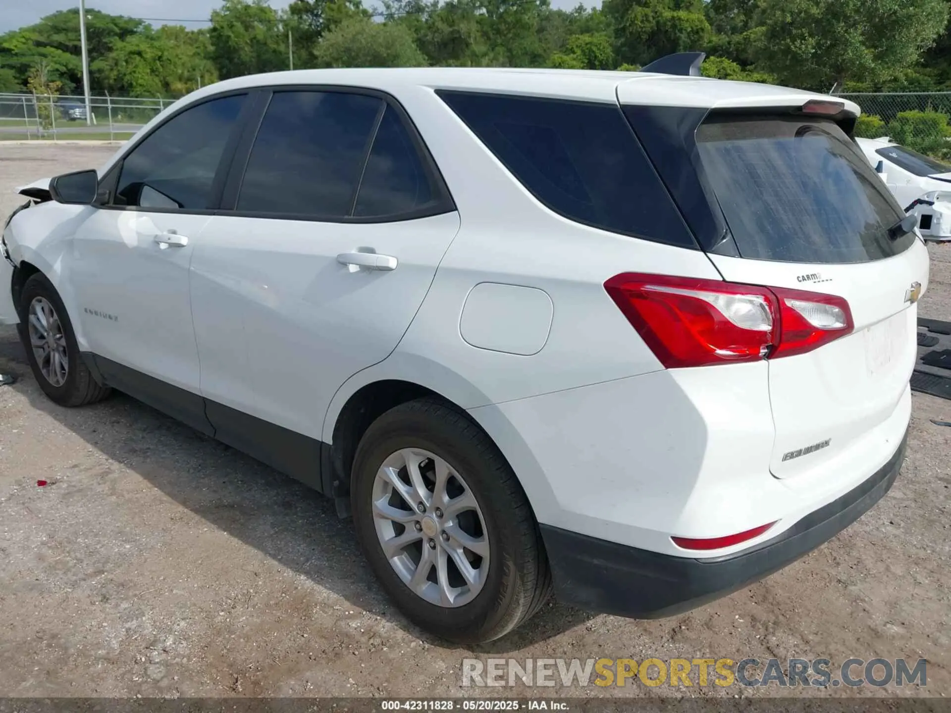 3 Photograph of a damaged car 3GNAXHEV2LS590127 CHEVROLET EQUINOX 2020