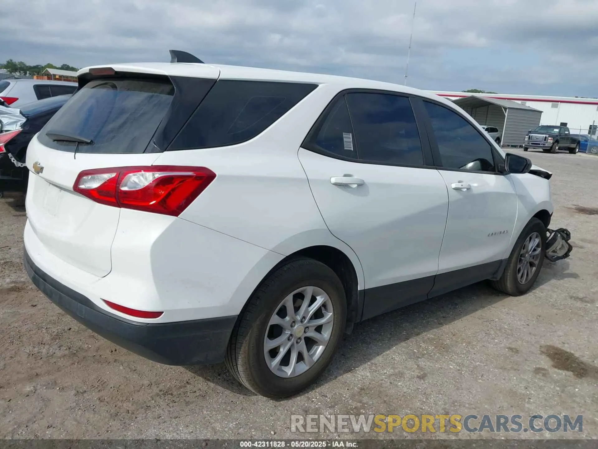 4 Photograph of a damaged car 3GNAXHEV2LS590127 CHEVROLET EQUINOX 2020