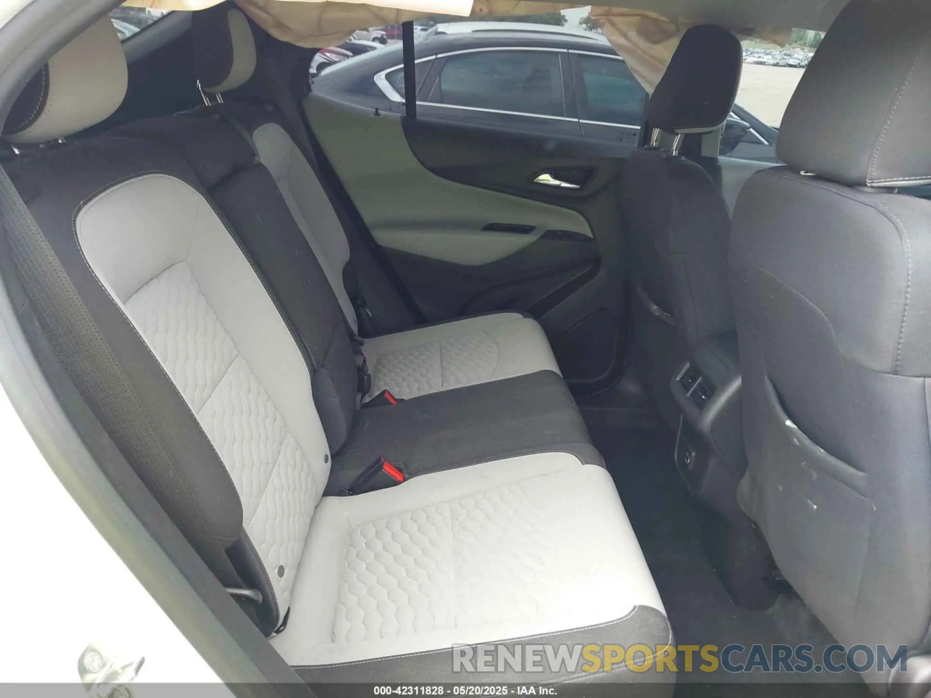8 Photograph of a damaged car 3GNAXHEV2LS590127 CHEVROLET EQUINOX 2020