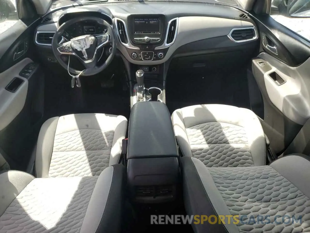 8 Photograph of a damaged car 3GNAXHEV2LS680085 CHEVROLET EQUINOX 2020