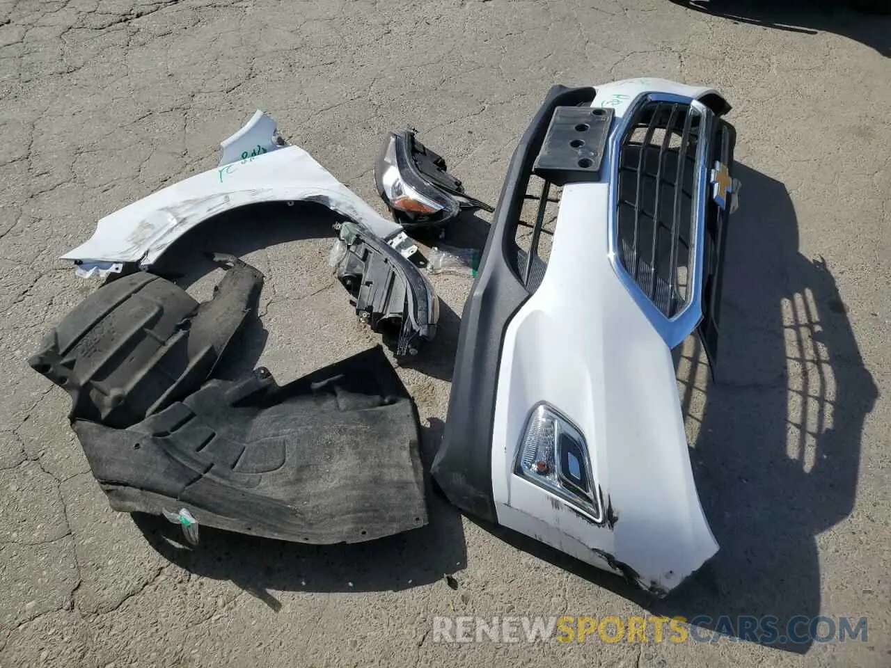 13 Photograph of a damaged car 3GNAXHEV2LS682757 CHEVROLET EQUINOX 2020