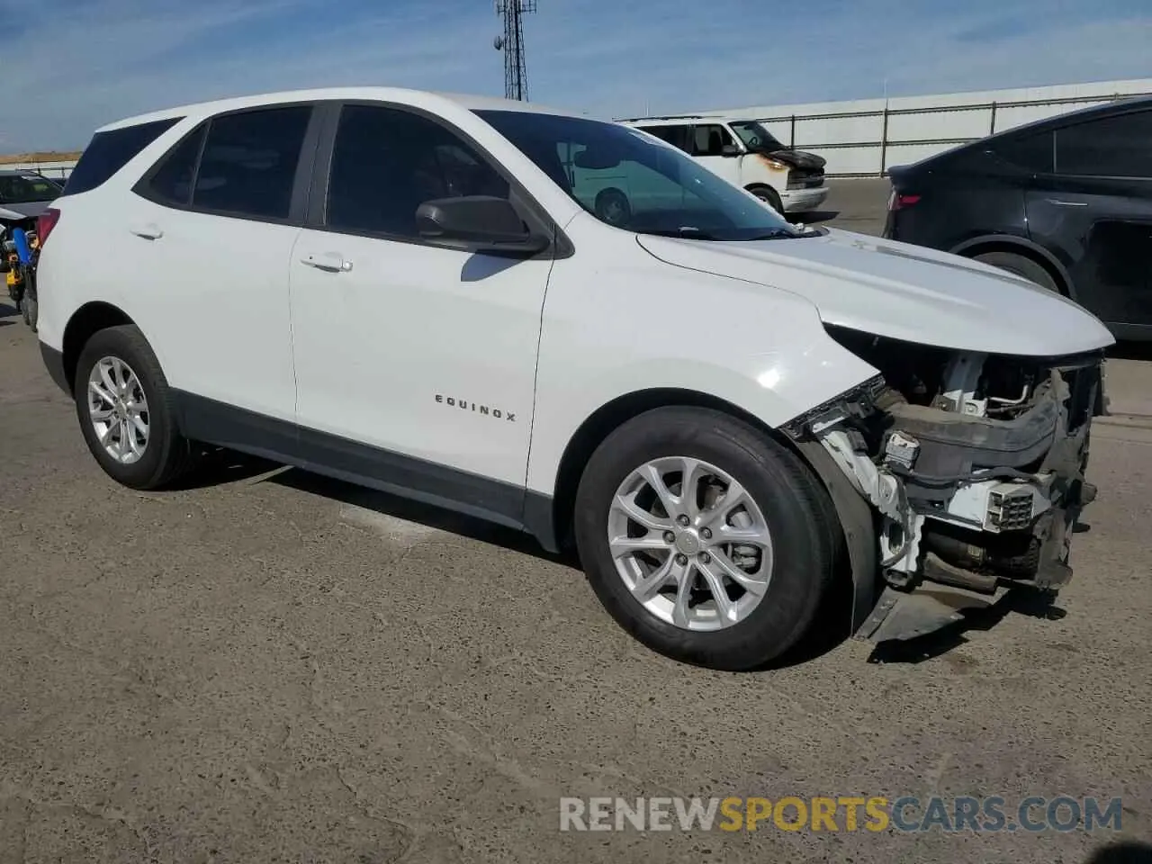 4 Photograph of a damaged car 3GNAXHEV2LS682757 CHEVROLET EQUINOX 2020