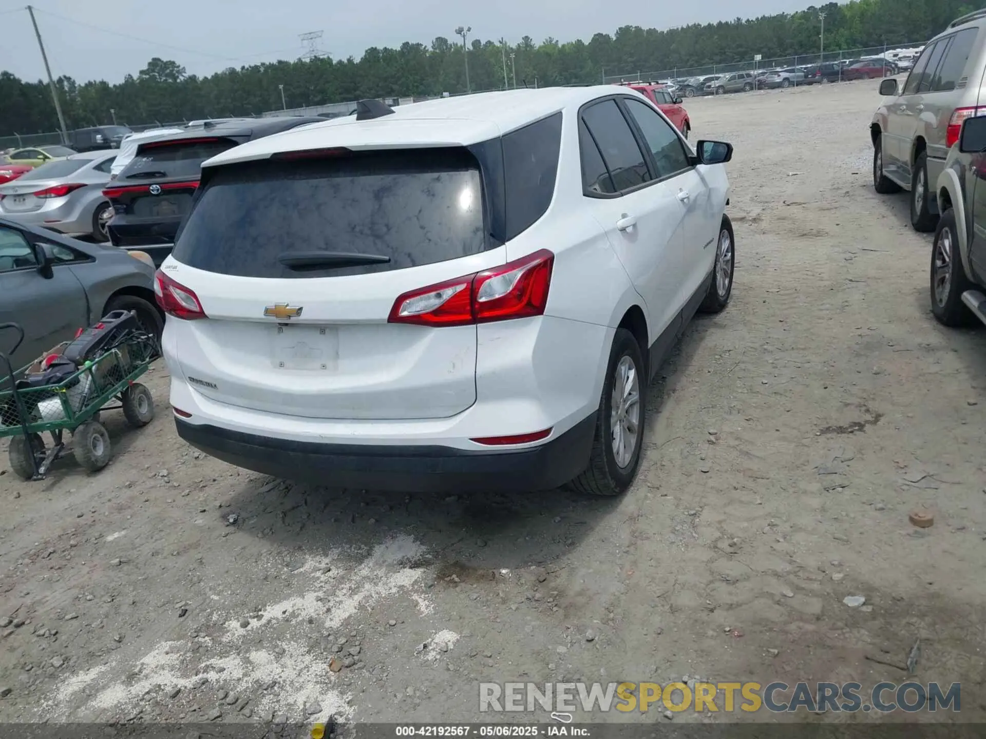 4 Photograph of a damaged car 3GNAXHEV3LS508244 CHEVROLET EQUINOX 2020