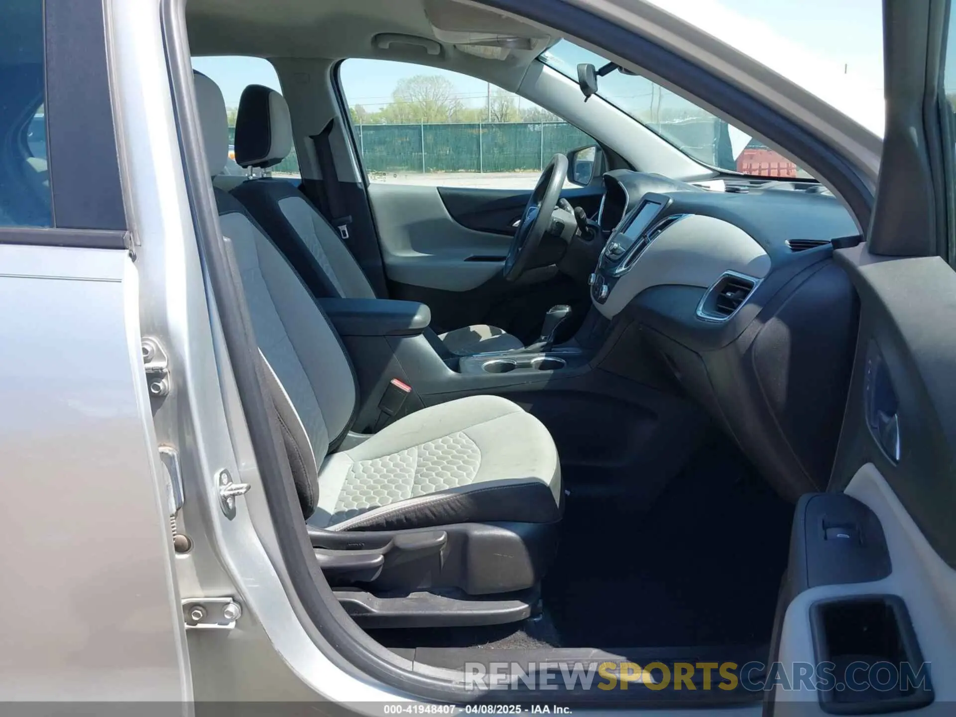 5 Photograph of a damaged car 3GNAXHEV3LS510012 CHEVROLET EQUINOX 2020
