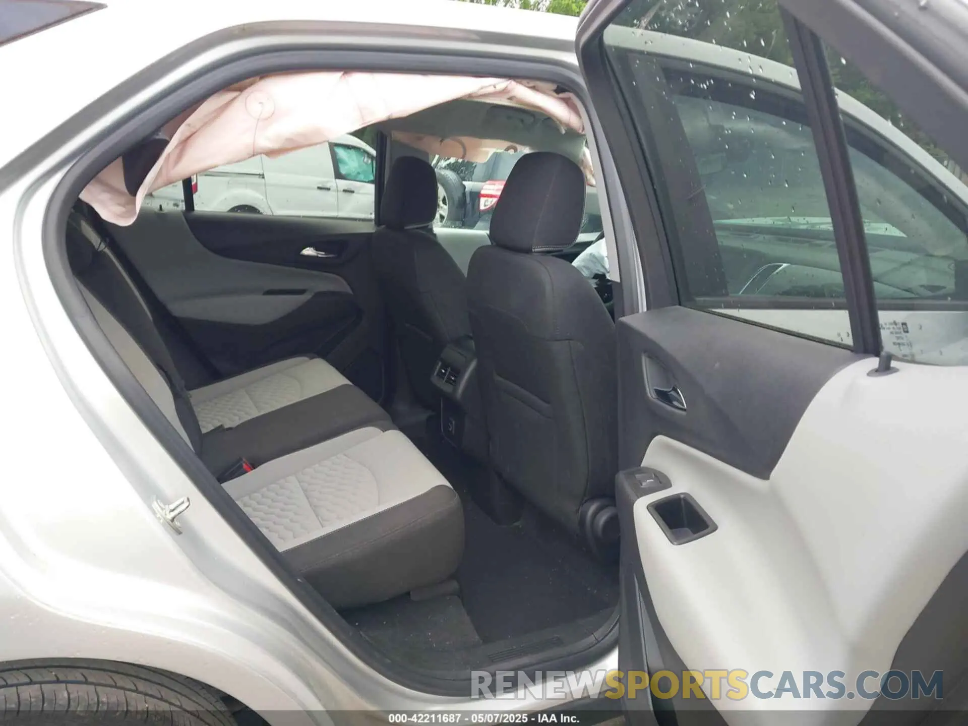 8 Photograph of a damaged car 3GNAXHEV3LS522936 CHEVROLET EQUINOX 2020