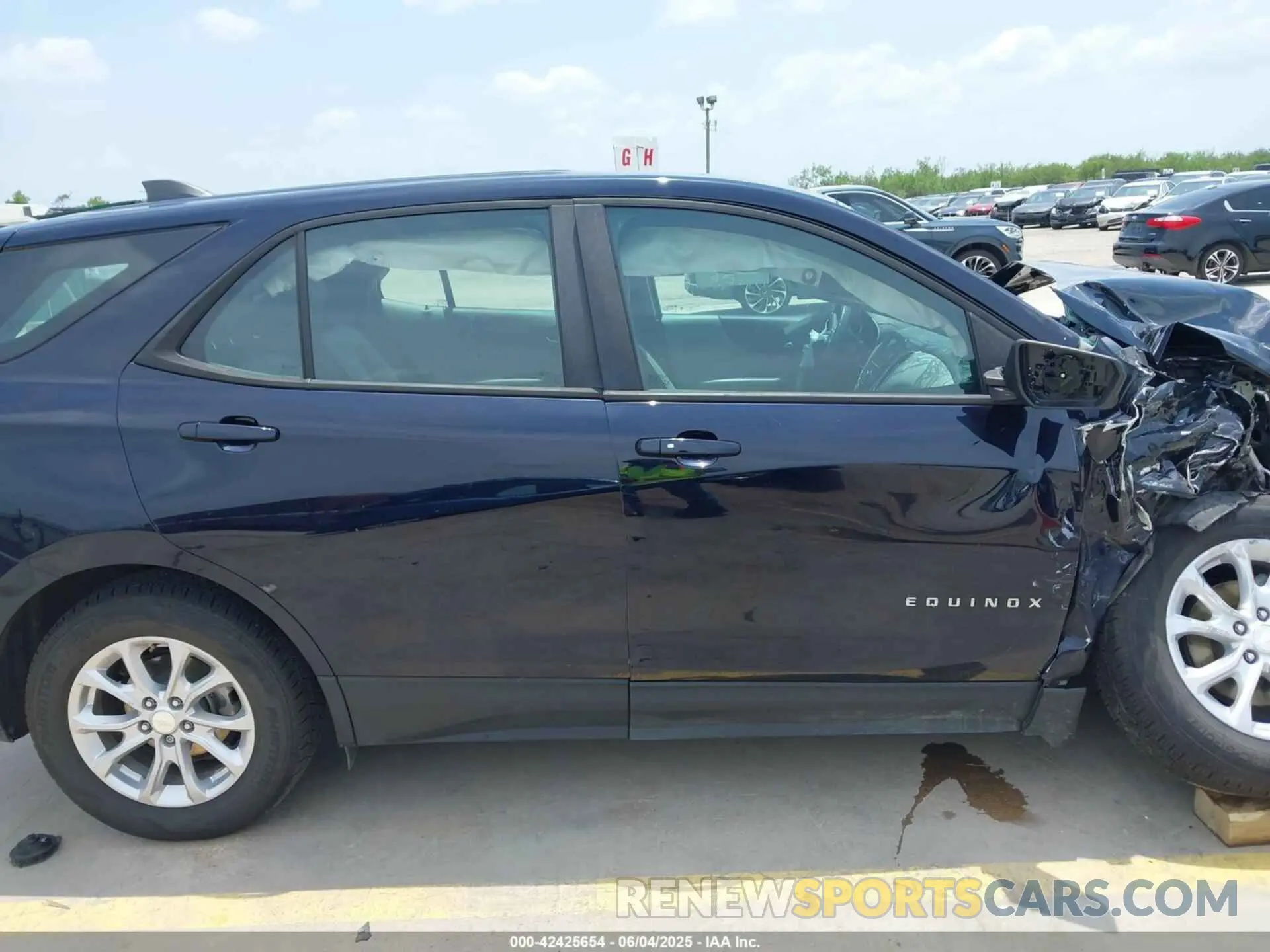 13 Photograph of a damaged car 3GNAXHEV3LS526615 CHEVROLET EQUINOX 2020